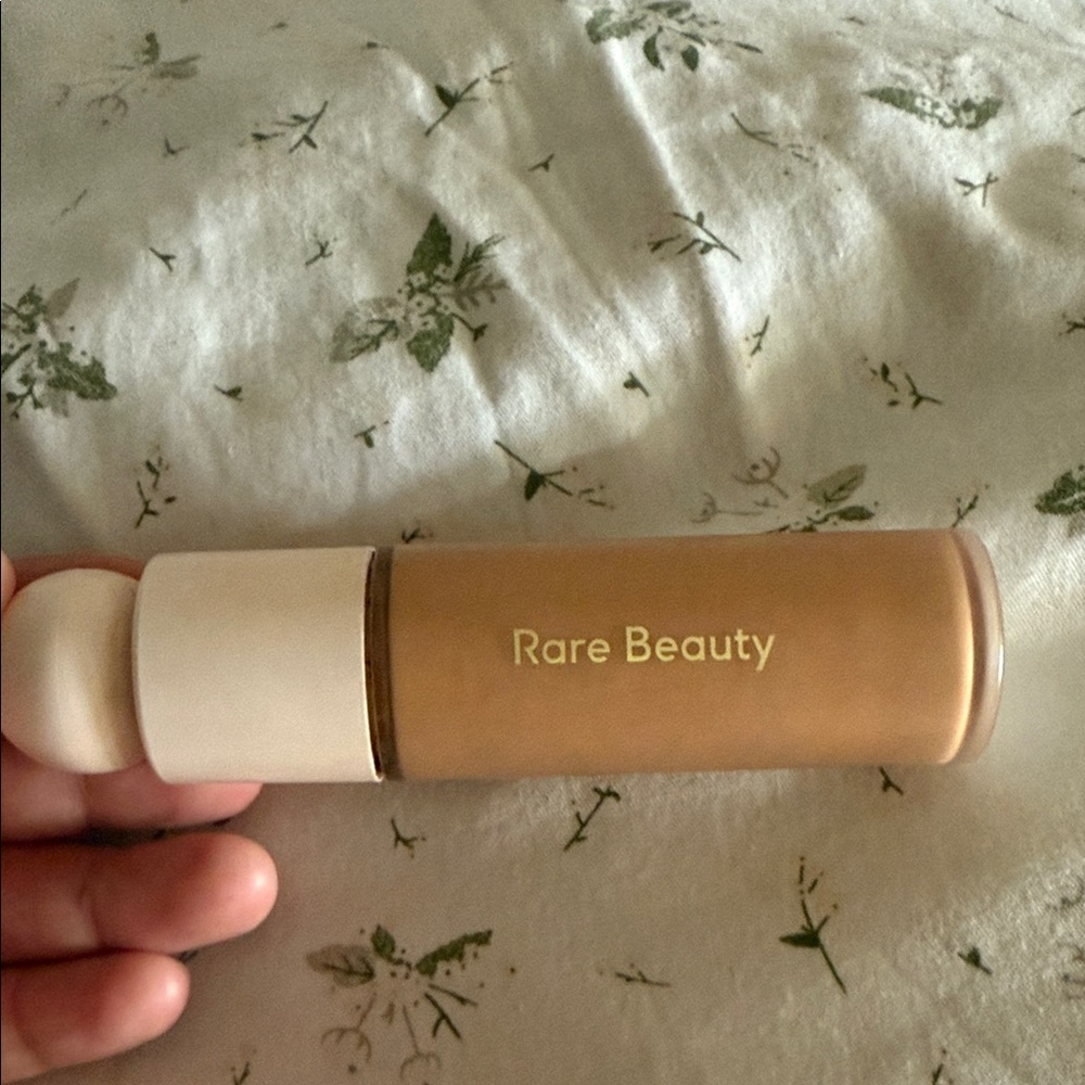 Rare Beauty Foundation - Warm Tan